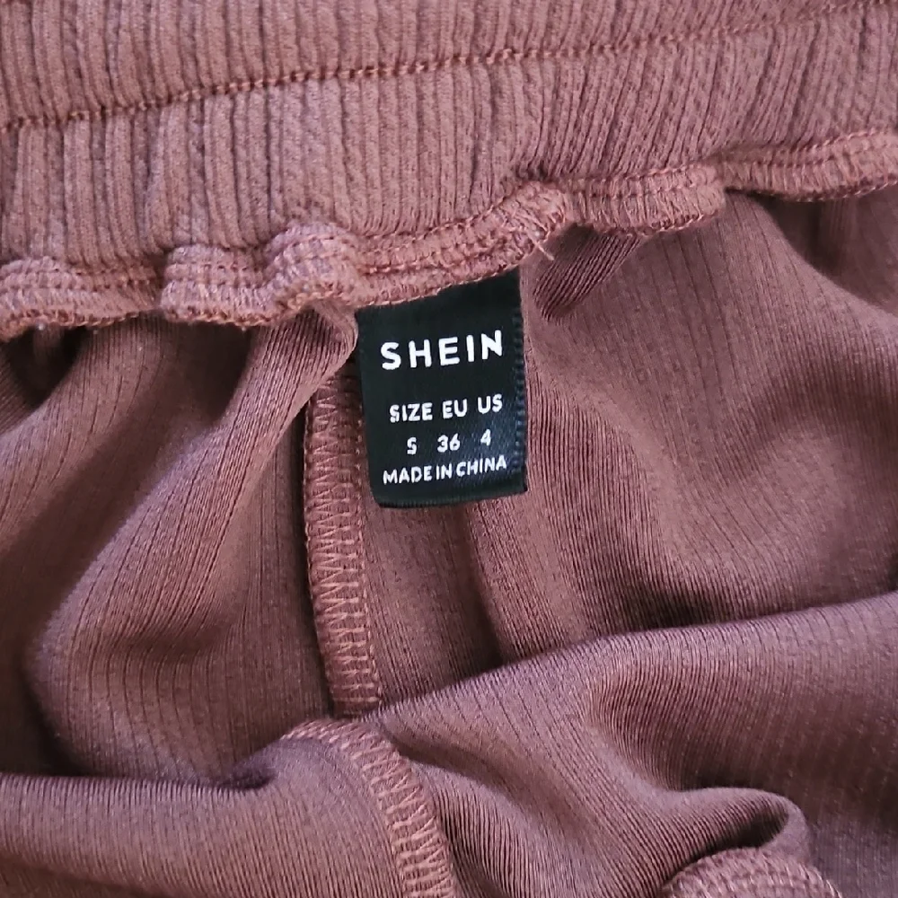 SHEIN Ribbed 2 Piece Short Set - Picture 3 of 7
